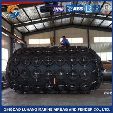 Wysokiej jakości 4,5 M X 9 M statek ochronna funkcja Odbijacz pneumatyczny nadmuchiwany morskich z oponą netto
