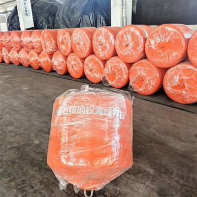 Boja ostrzegawcza: niezbędne urządzenie bezpieczeństwa morskiego